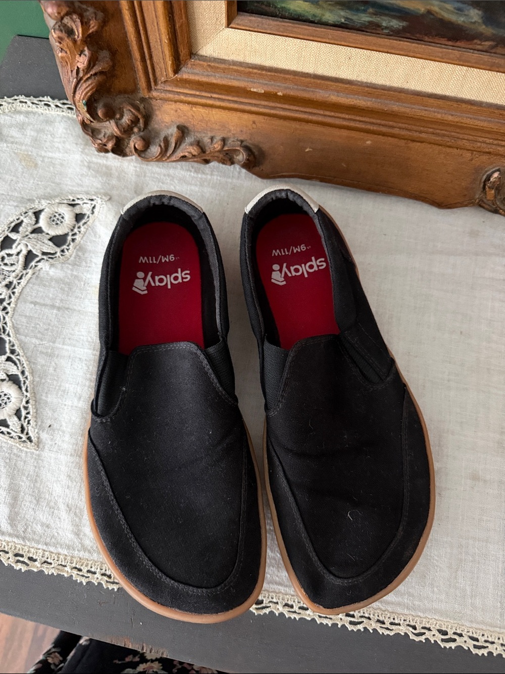 Splay Black Slip-On Athletic barefoot shoes with Gum Sole